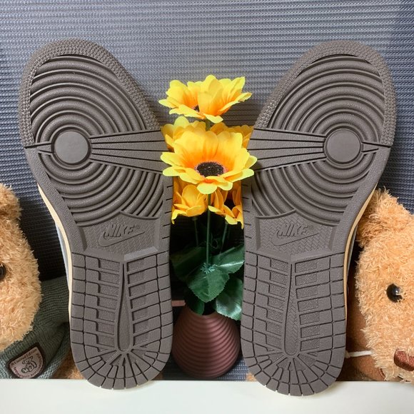 Men's Nike x Air Jordan 1 Low 'Reverse Mocha' Sneakers - Picture 8 of 8